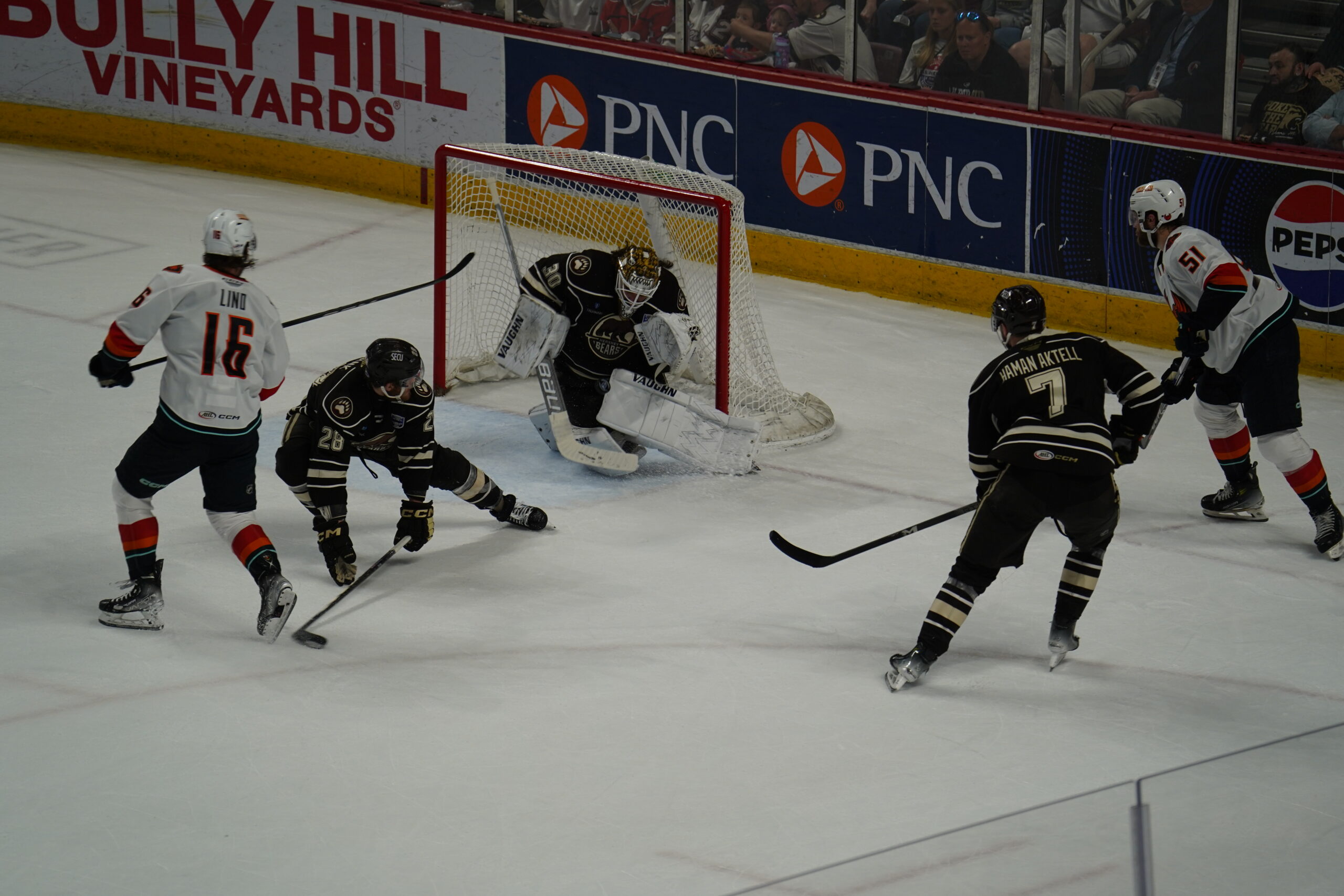 Hershey Bears Roar Back With 5-2 Victory To Even Calder Cup Finals At 1-1