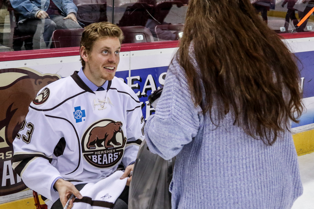 Hampus Gustafsson Chats With A Fan