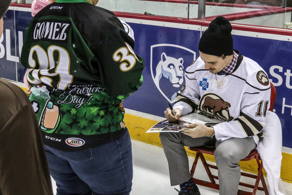 Wayne Simpson Adds His Autograph To A Team Photo