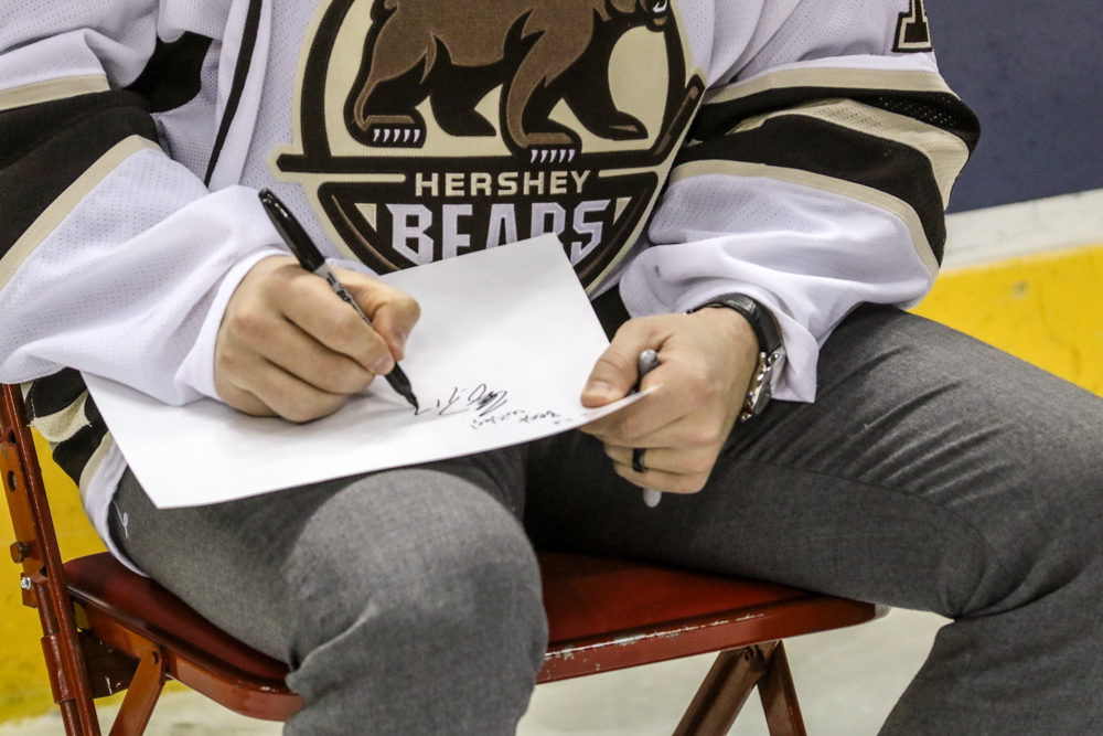 Photo gallery: Hershey Bears autograph night