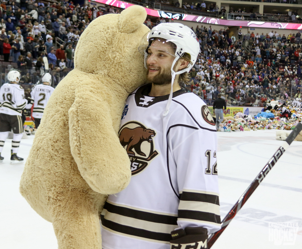 AHL's Hershey Bears Set World Record With Teddy Bear Toss - Sports  Illustrated